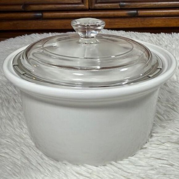 Vintage Chantal White 1qt Round Baking Dish with Glass Lid - Picture 2 of 9